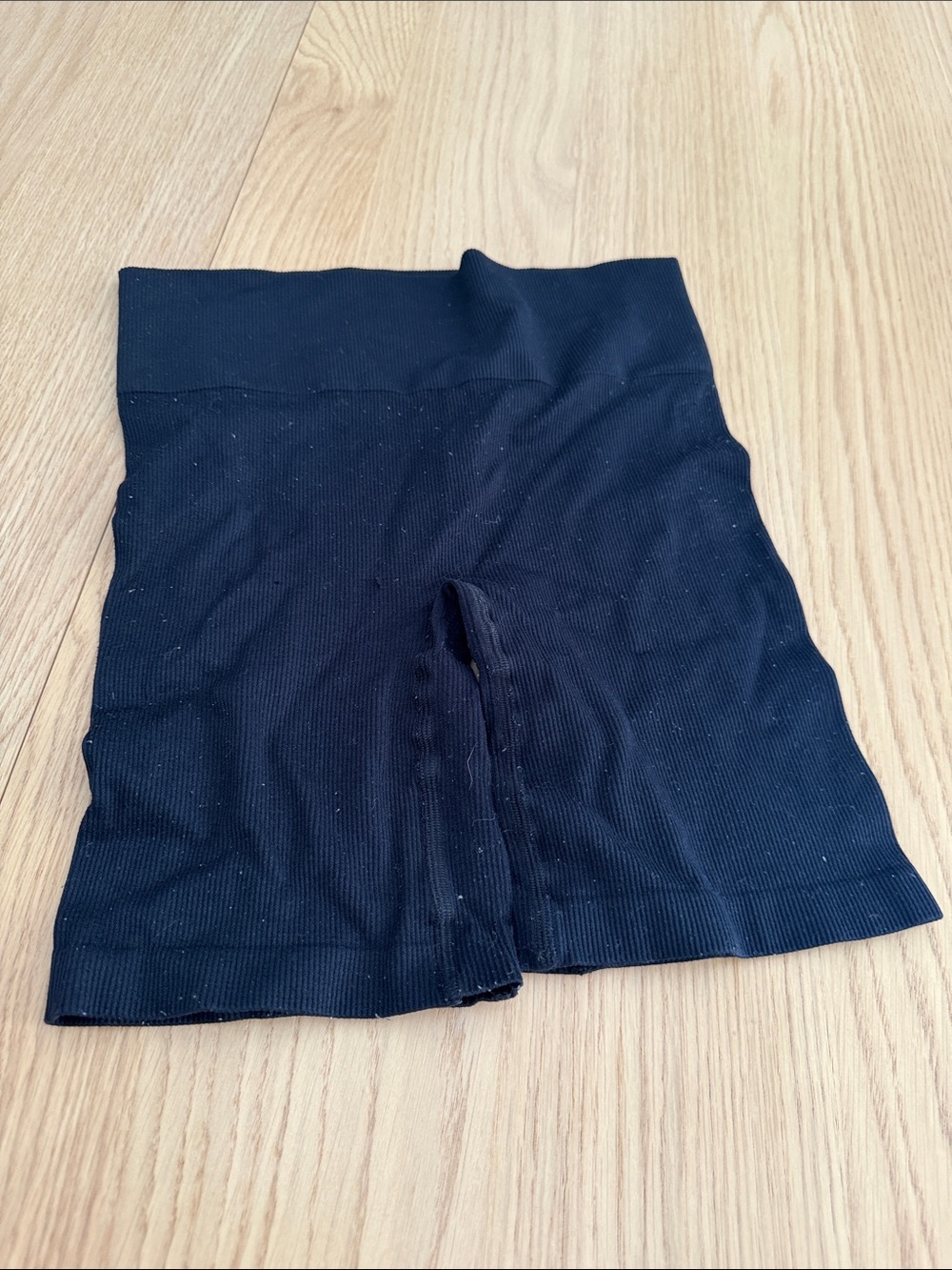 The group babaton size S black ribbed biker shorts